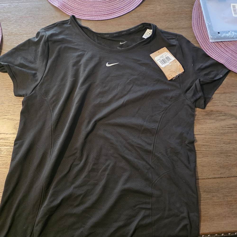Nike Women's Dri-Fit Slim Fit T-shirt